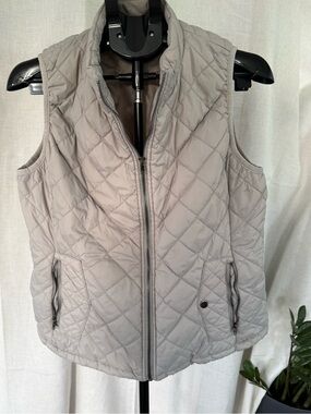 Quilted Light Gray Women's Vest with Zip Front